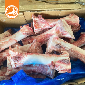 Xương ống tủy khúc giữa – Thùng 15Kg là nguyên liệu nấu ăn không thể thiếu trong nhiều món ăn truyền thống và hiện đại.