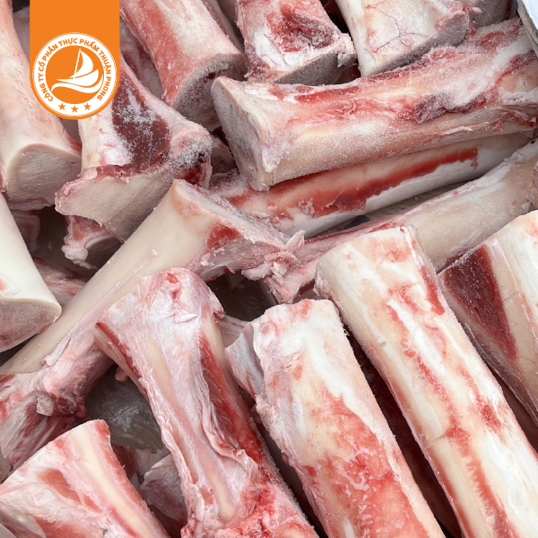 Xương ống tủy khúc giữa – Thùng 15Kg 2 Xương ống tủy khúc giữa – Thùng 15Kg là nguyên liệu nấu ăn không thể thiếu trong nhiều món ăn truyền thống và hiện đại.