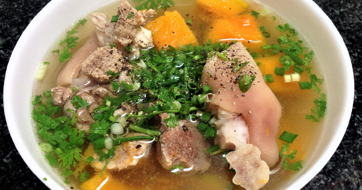 Bữa Cơm 3 Món Ngon Từ Thịt Heo Đông Lạnh Nhập Khẩu - Canh bí đỏ hầm giò heo