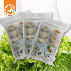 Uyên ương sò điệp là sự kết hợp tinh tế giữa sò điệp tươi và chả cá dai giòn, tạo nên món ăn độc đáo, lạ miệng và hấp dẫn.