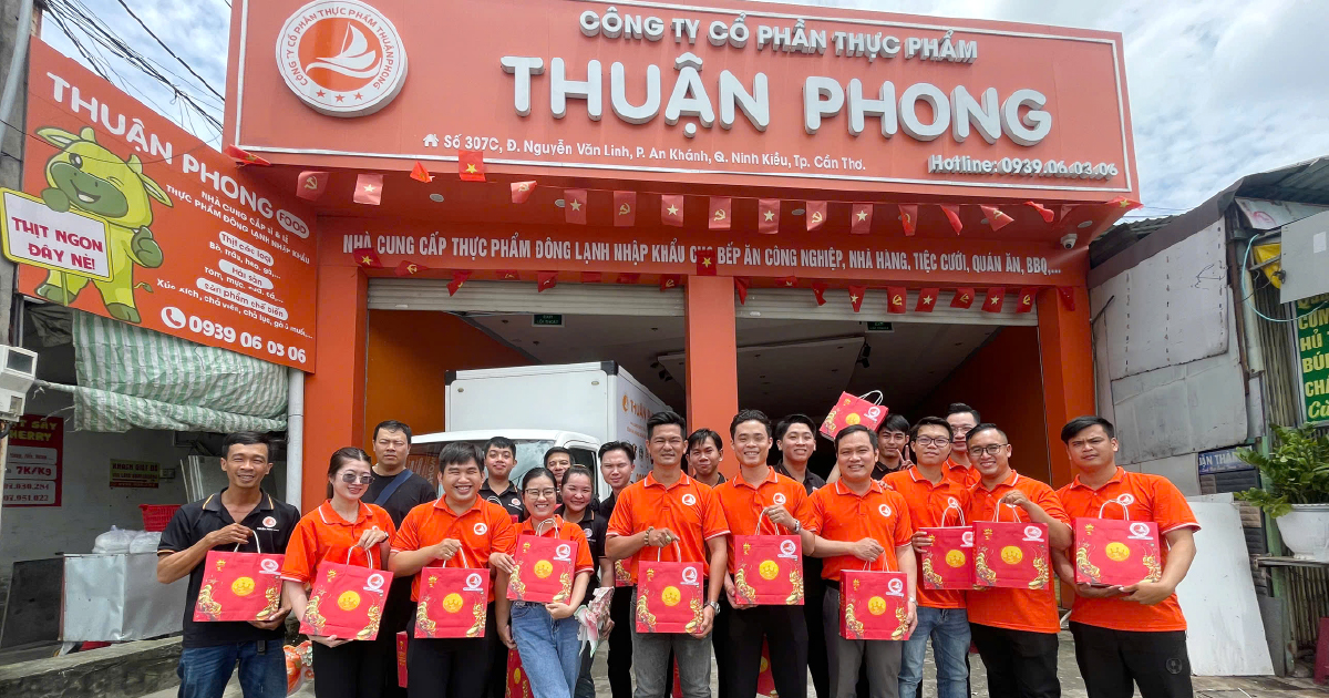 Thuận Phong Food trao quà Trung Thu 2025 cho cán bộ nhân viên